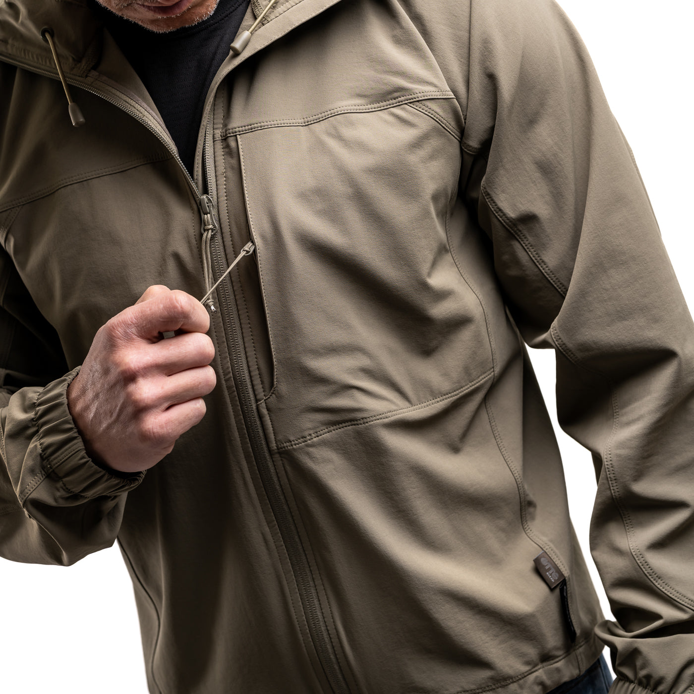 OTTE GEAR TACTICAL WINDBREAKER FDE Chest pocket 2